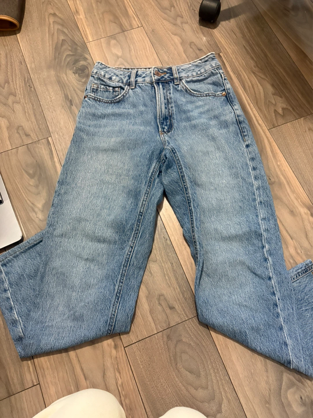 Dynamite Denim blue straight-leg MOM jeans. Size 23/000.
