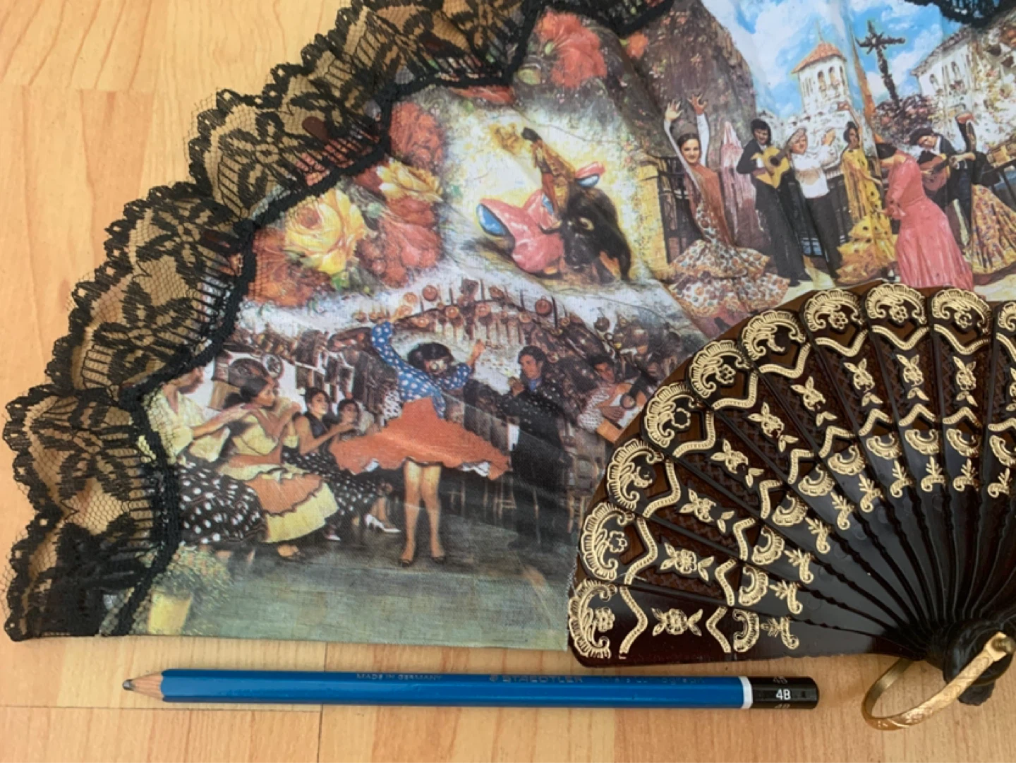 Decorative Flamenco Fan with Lace Trim - photo 4