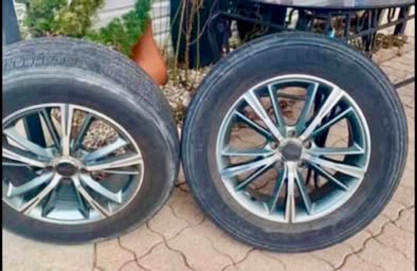 Set of 4 Alloy Wheels with Tires - photo 3