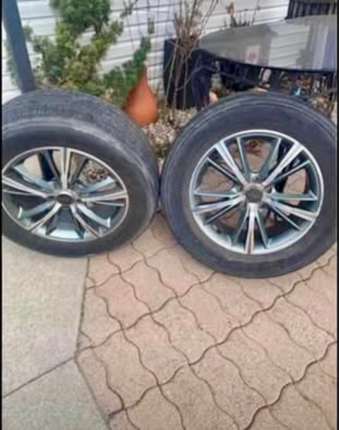 Set of 4 Alloy Wheels with Tires