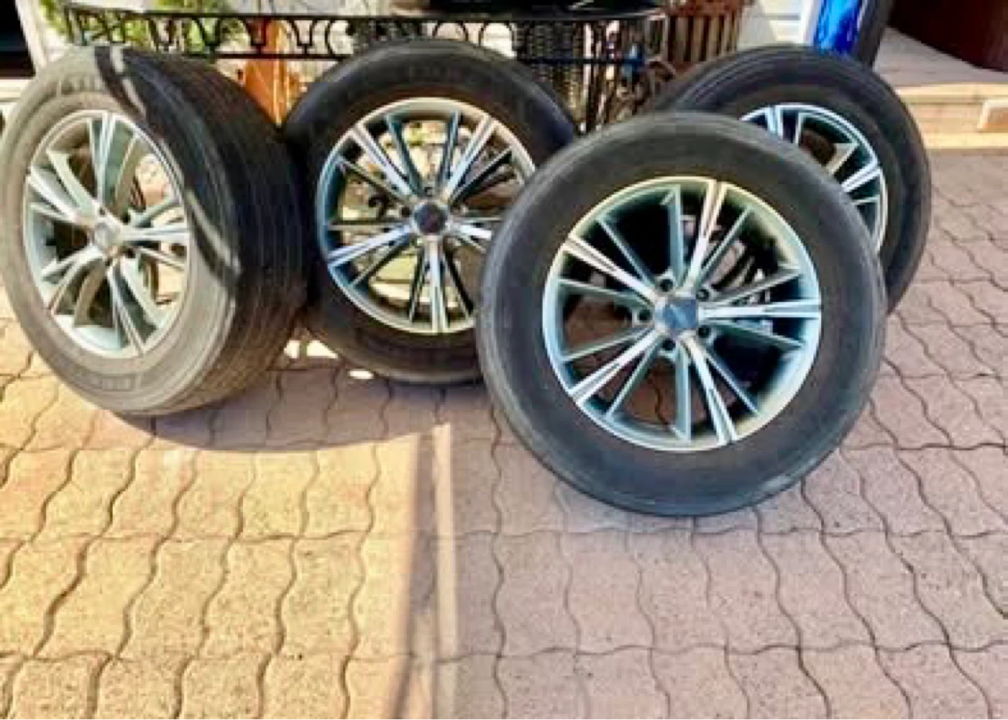 Set of 4 Alloy Wheels with Tires - photo 2