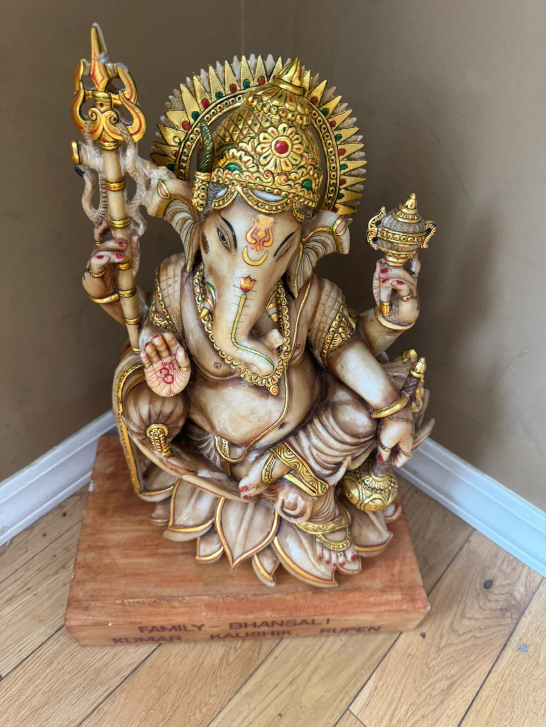Ganesha Statue on Wooden Base - photo 2