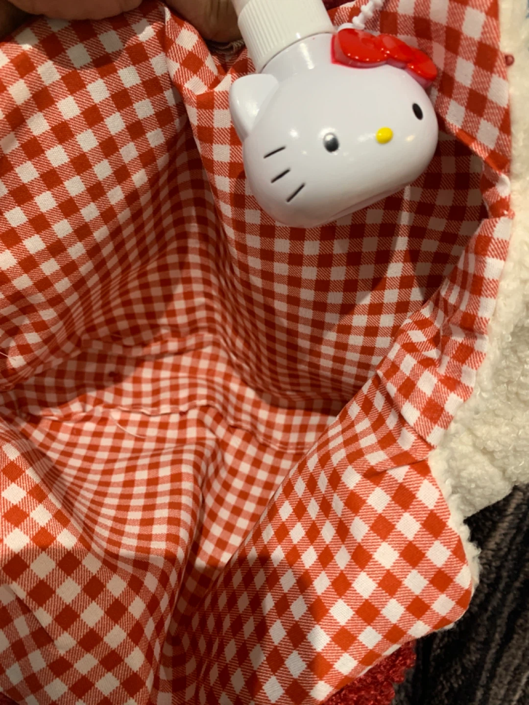 Hello Kitty Fuzzy Tote Bag with Mini Spray Bottle - photo 4