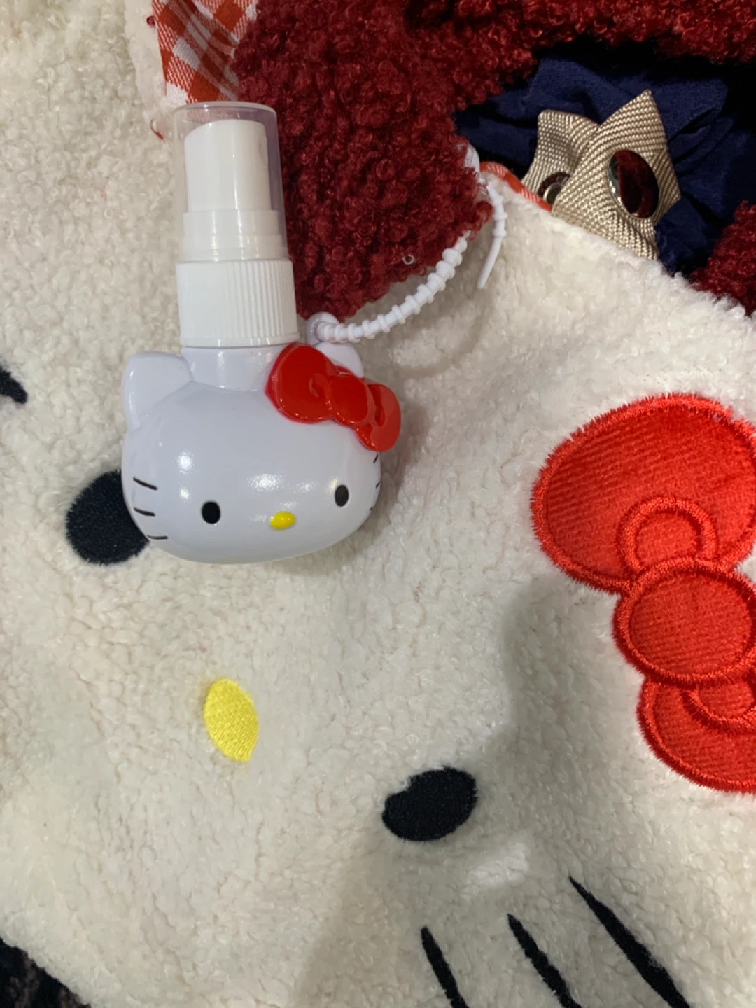 Hello Kitty Fuzzy Tote Bag with Mini Spray Bottle - photo 5