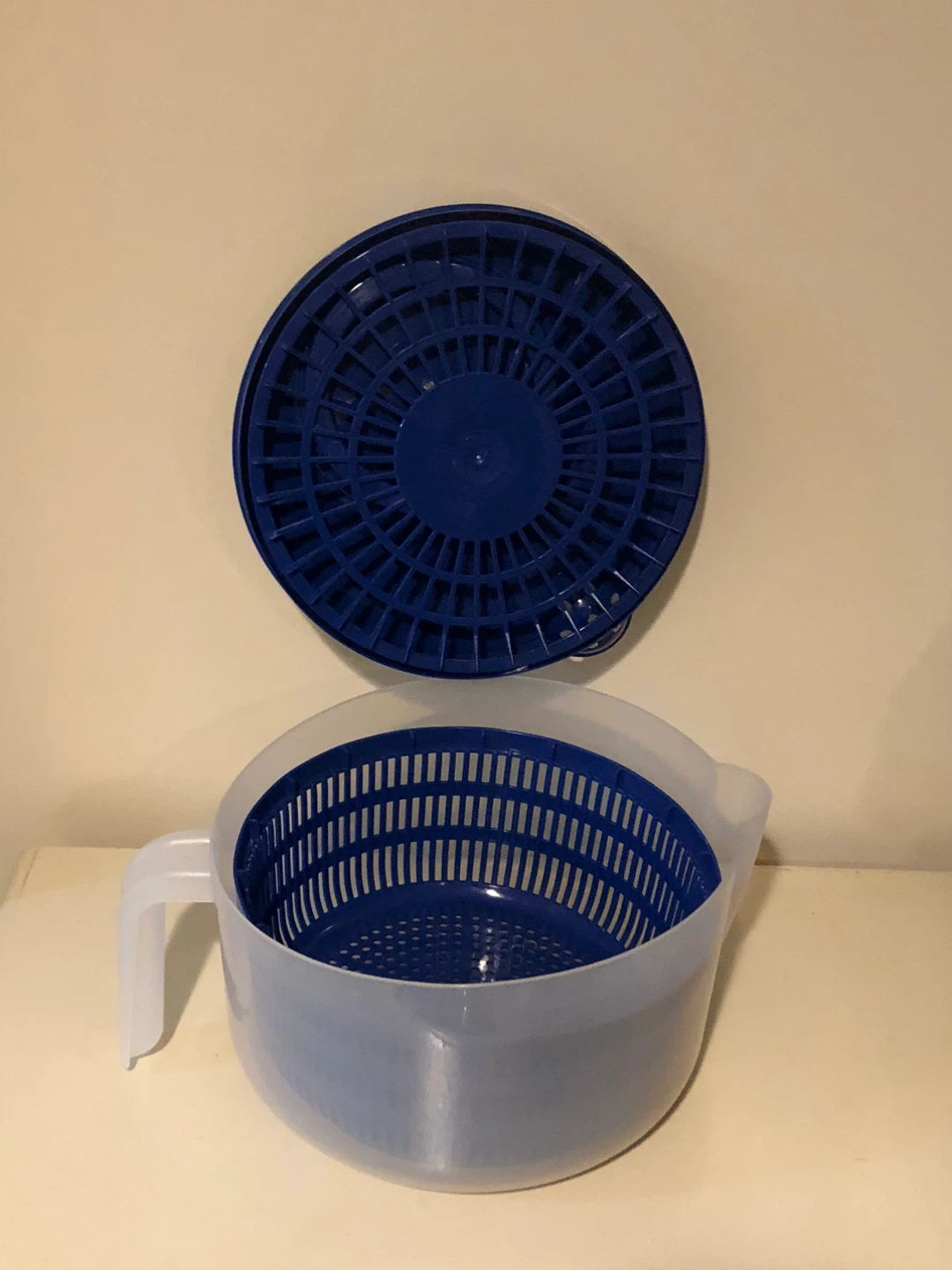 Salad Spinner - Barely Used - photo 2