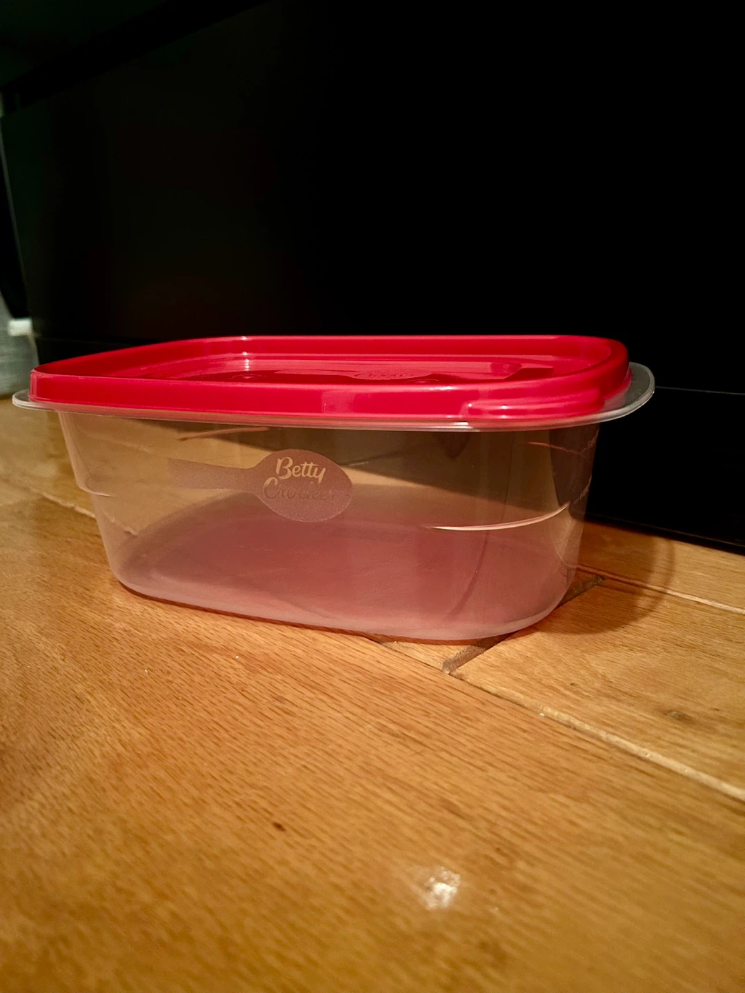 Betty Crocker Food Storage Container with Red Lid - photo 2