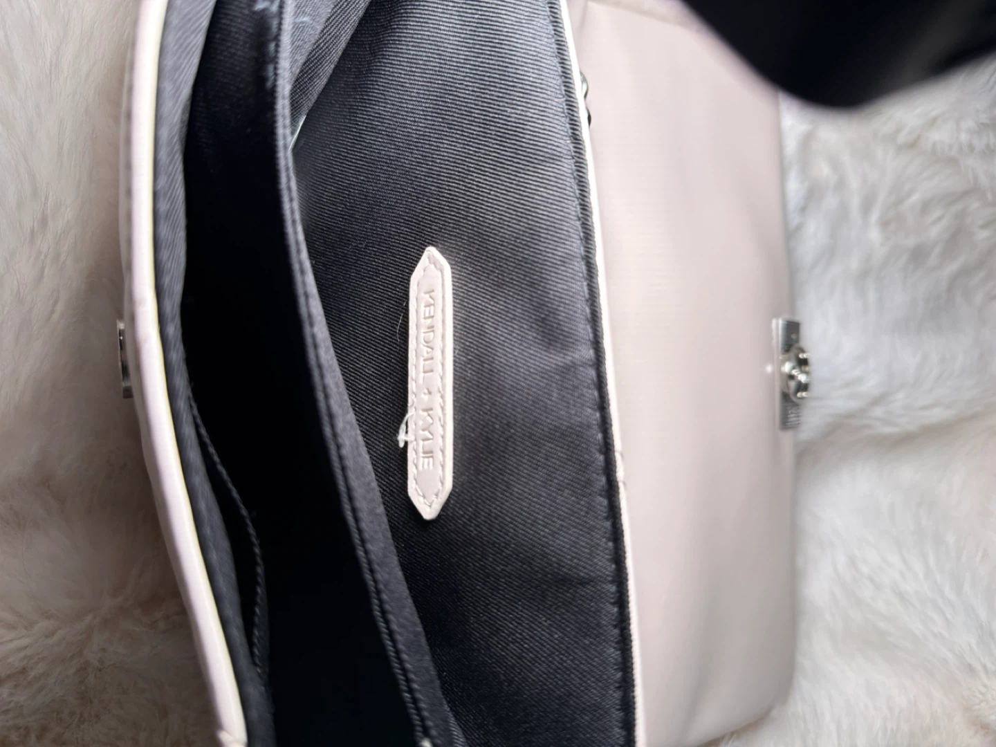 Kendall & Kylie shoulder bag in a soft beige color - photo 2