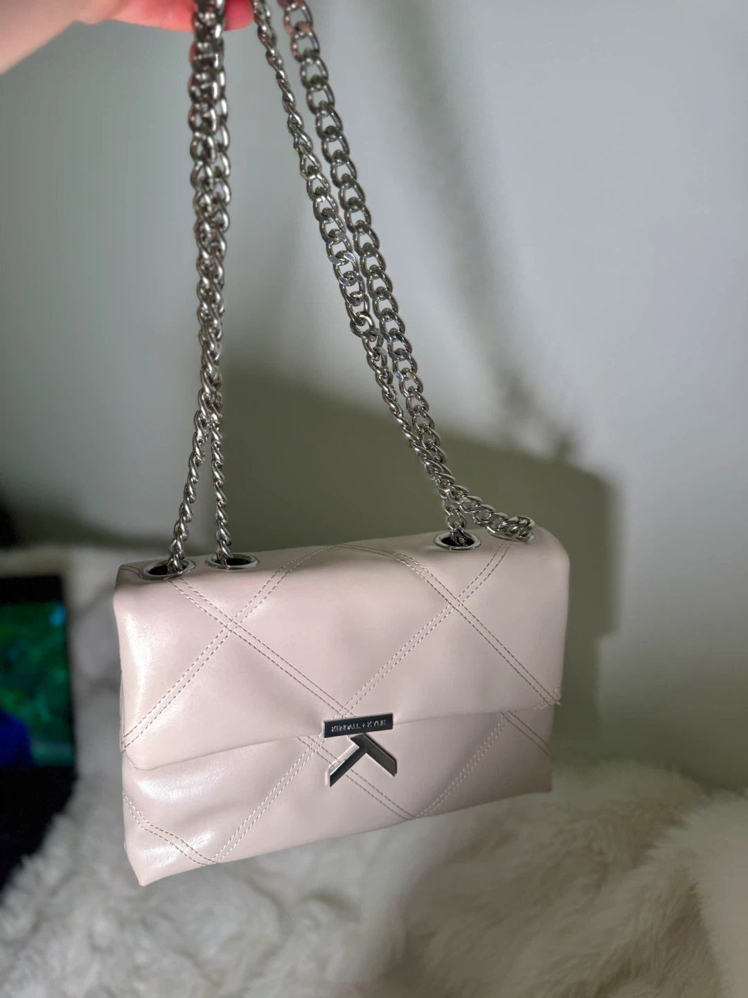 Kendall & Kylie shoulder bag in a soft beige color - photo 3