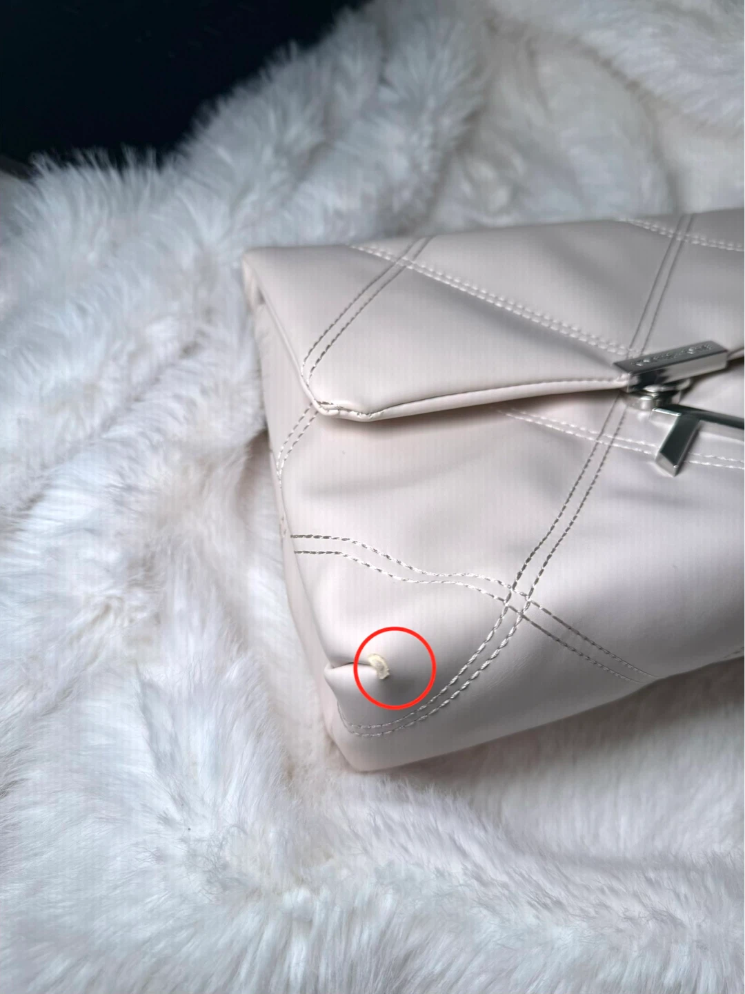 Kendall & Kylie shoulder bag in a soft beige color - photo 5