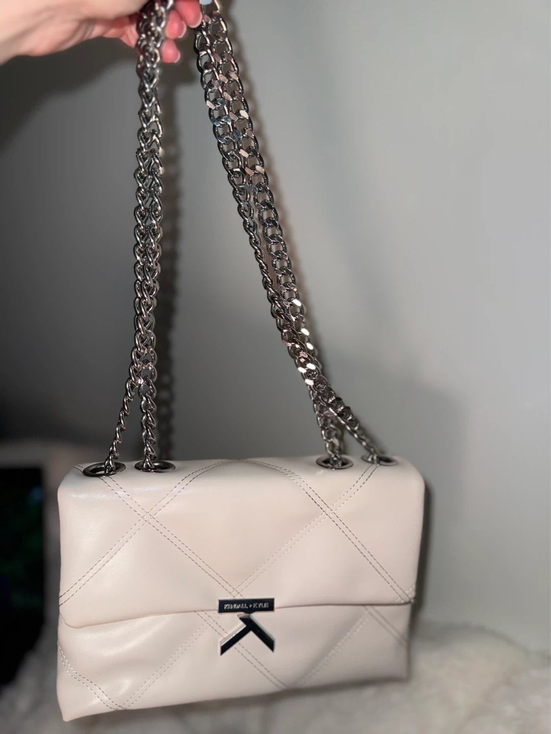 Kendall & Kylie shoulder bag in a soft beige color - photo 4