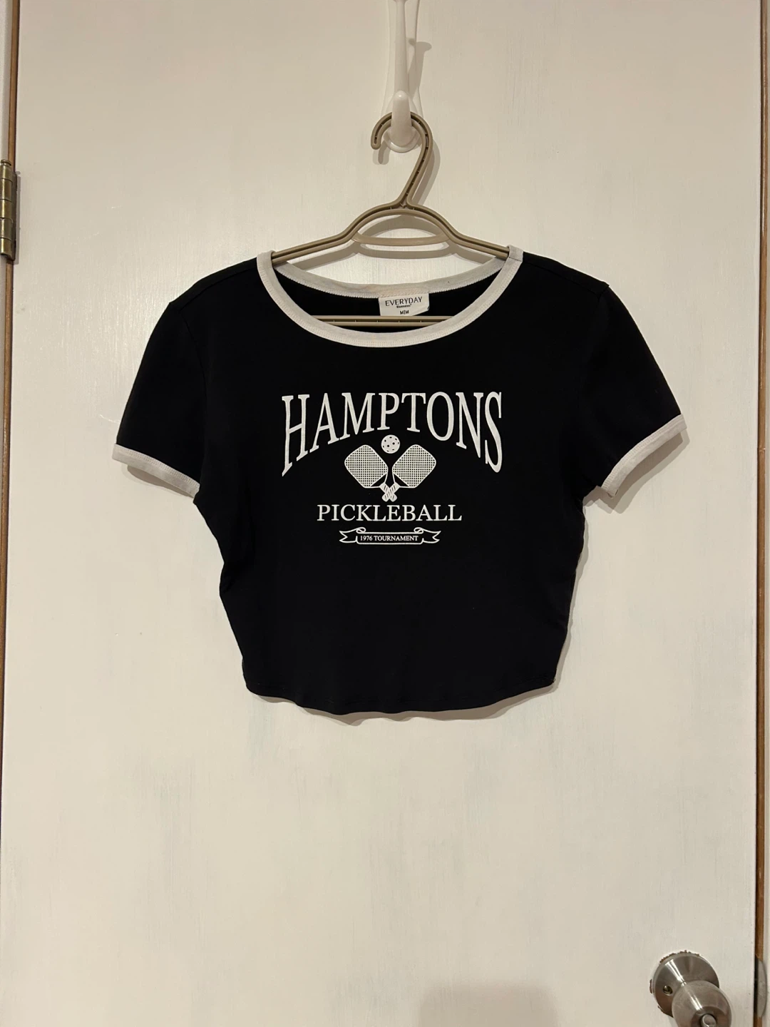 Black cropped tee