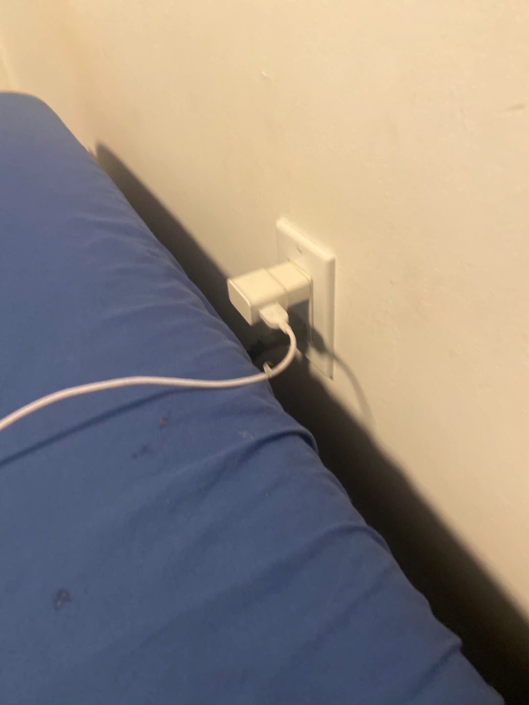 White USB Wall Charger - photo 3