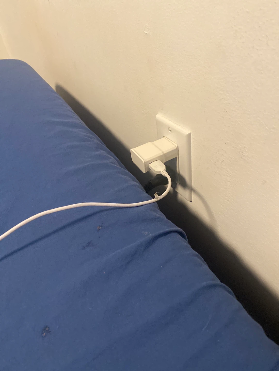 White USB Wall Charger - photo 2