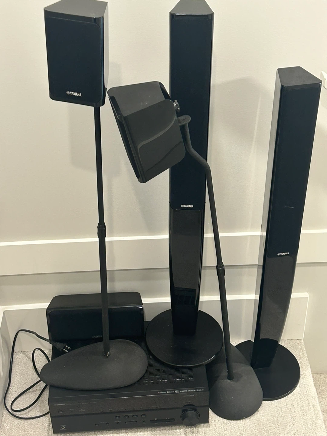 Yamaha Home Theatre System with Receiver, Subwoofer and Speakers