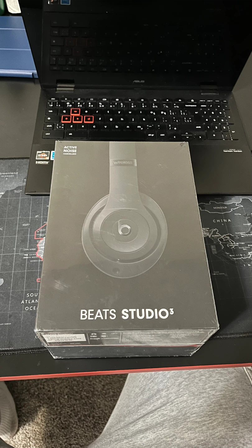 Beats Studio3 Wireless Over-Ear Headphones with Carrying Case