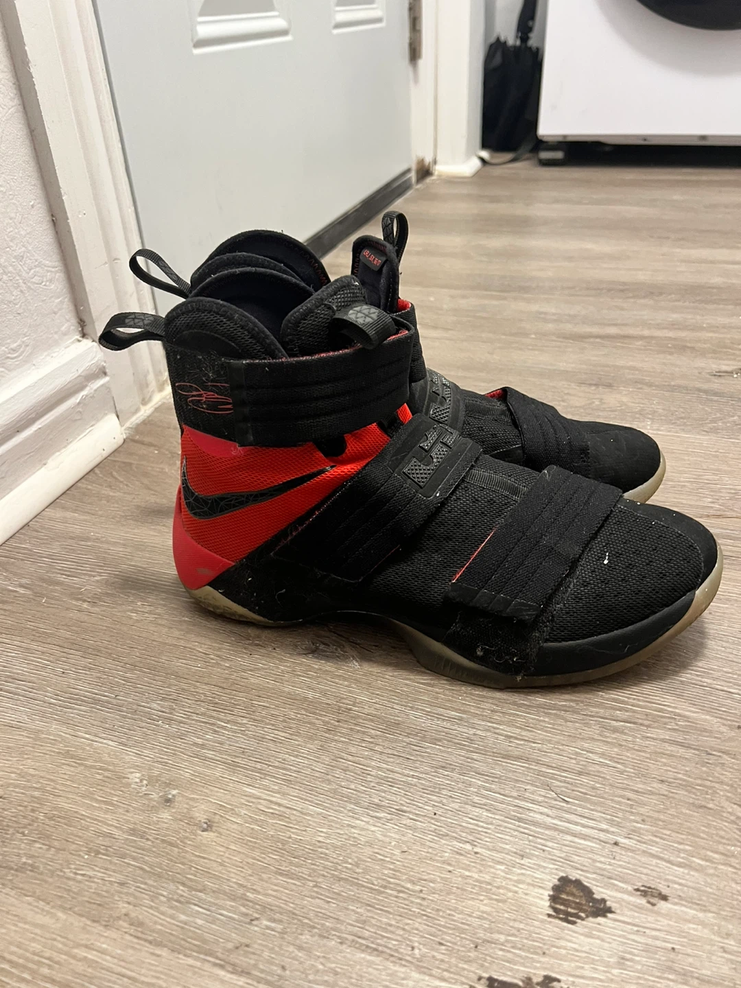 Nike LeBron Soldier 10 Basketball Shoes - photo 2