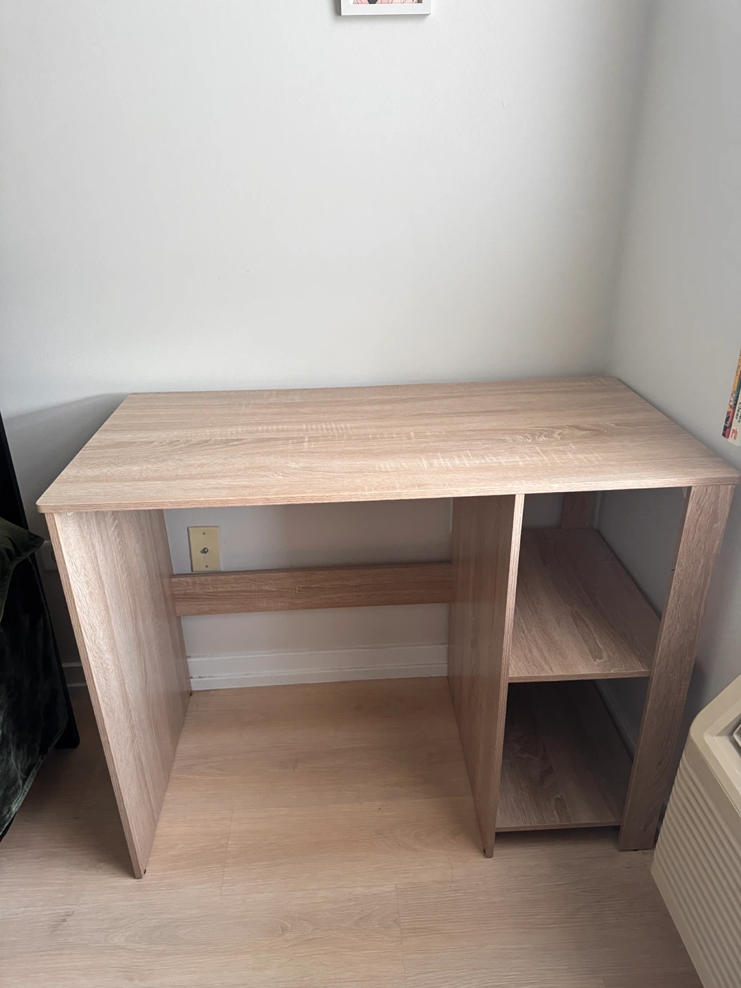 Desk - photo 4