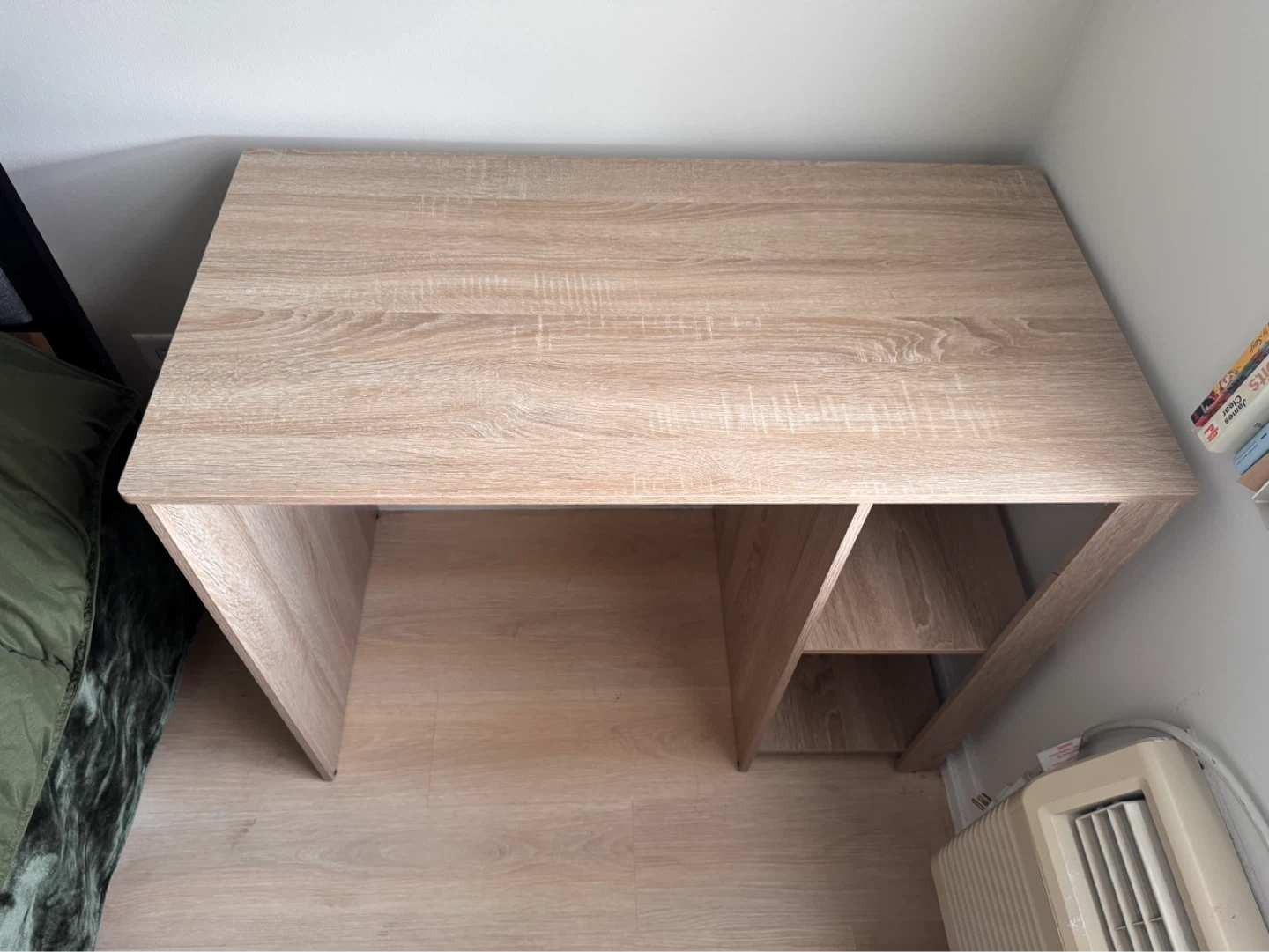 Desk - photo 4
