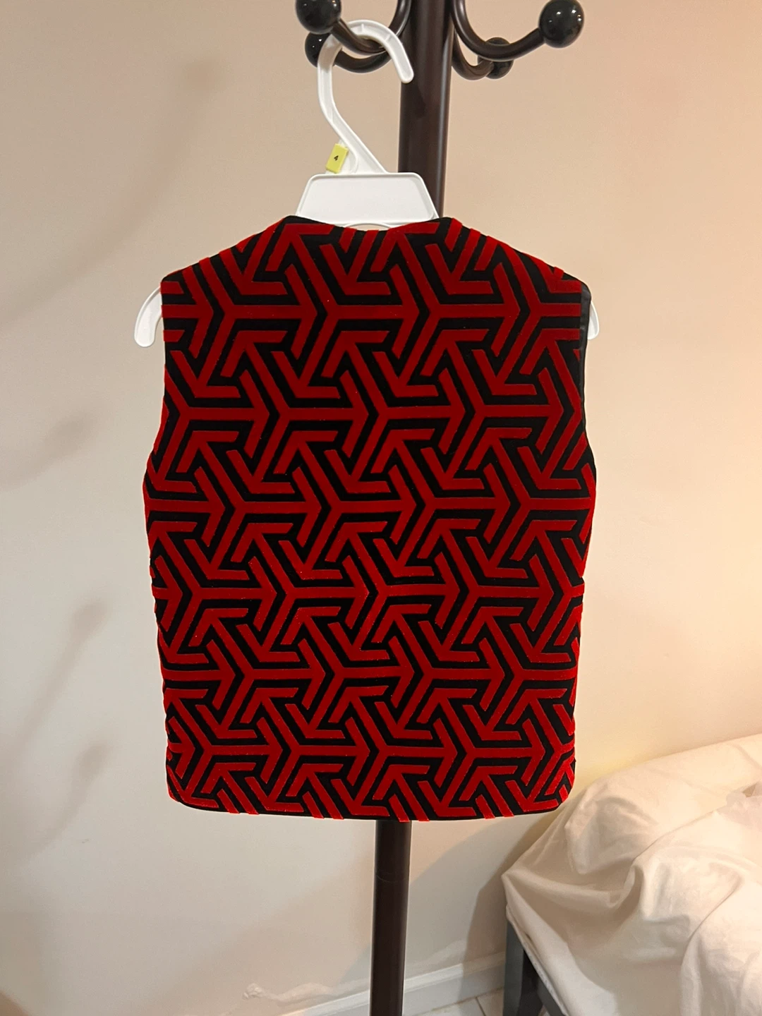 Red and Black Geometric Pattern Vest - photo 3