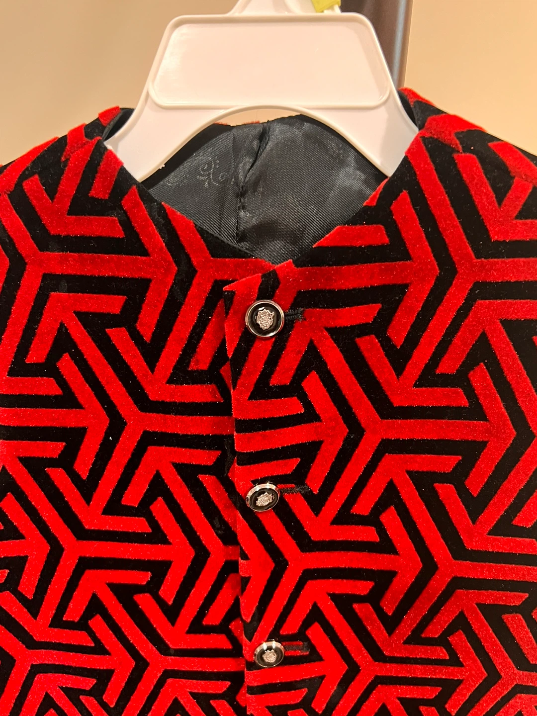 Red and Black Geometric Pattern Vest - photo 2