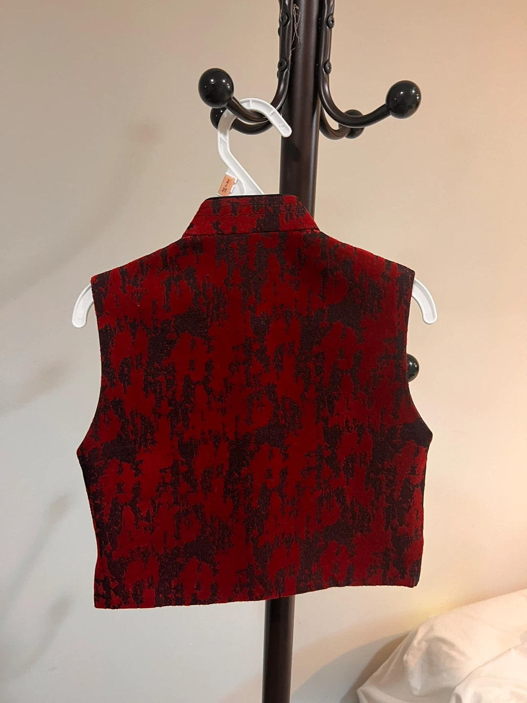 Edenrobe Red Brocade Vest size 2-3 years boy - photo 2