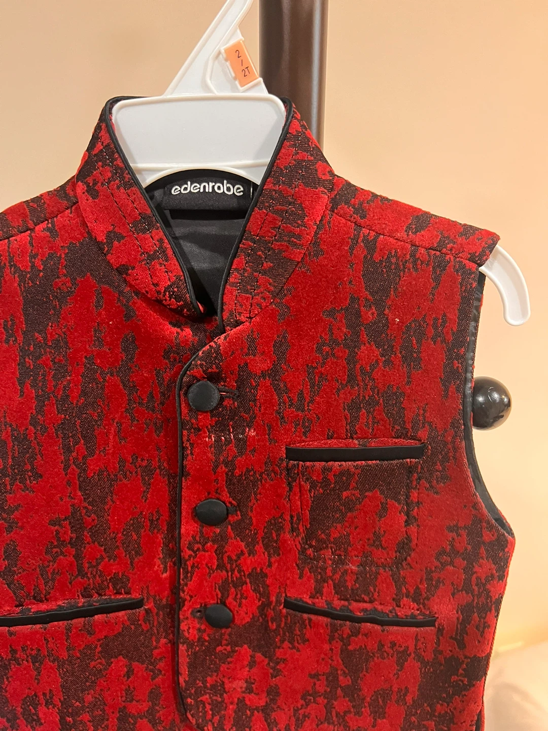 Edenrobe Red Brocade Vest size 2-3 years boy - photo 3