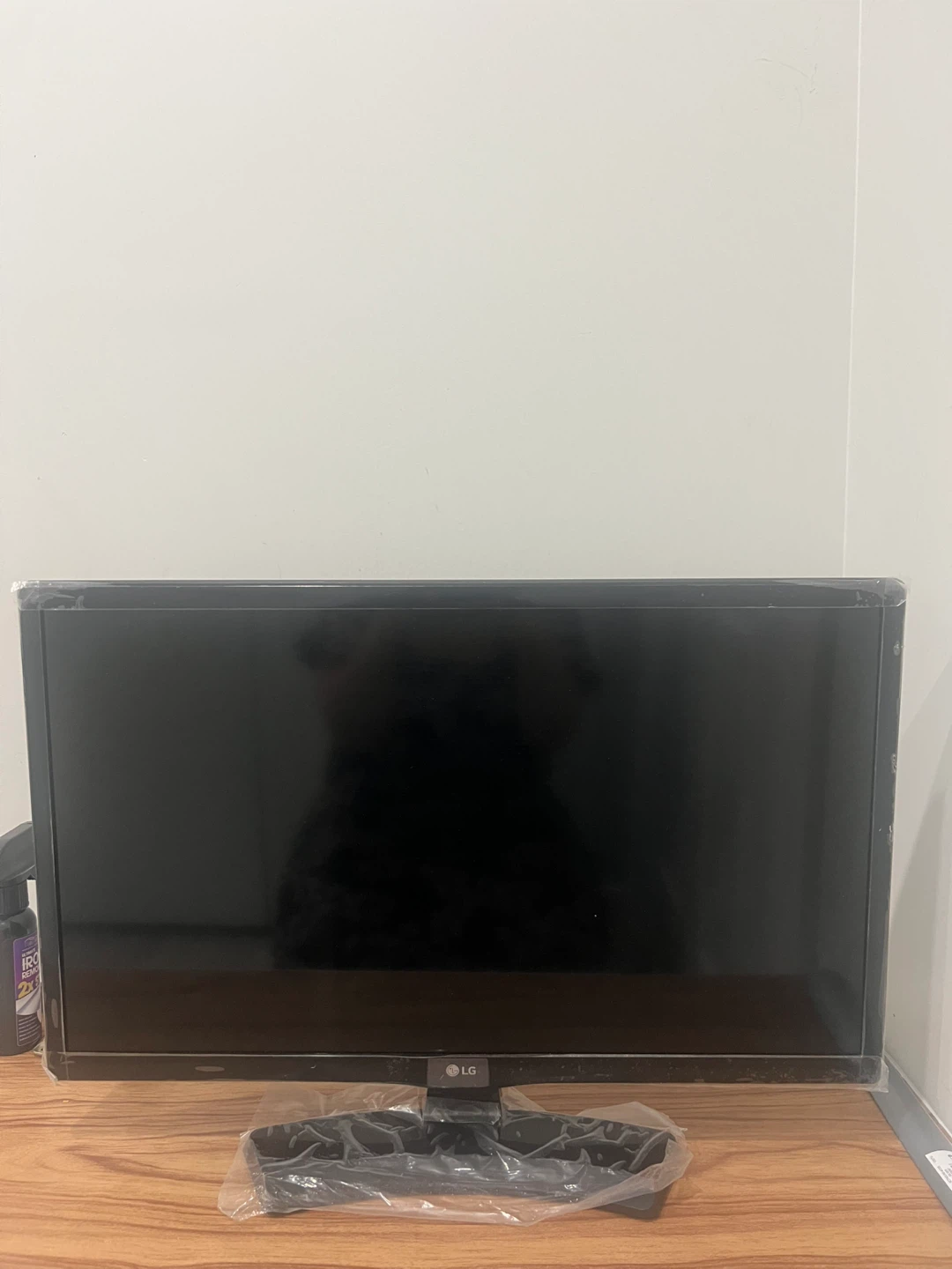LG 24 inch monitor with stand and remotes