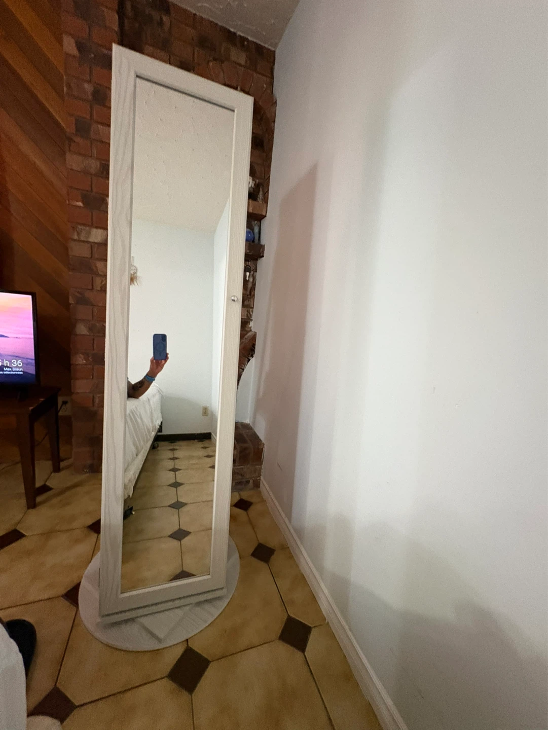 Jewelry cabinet