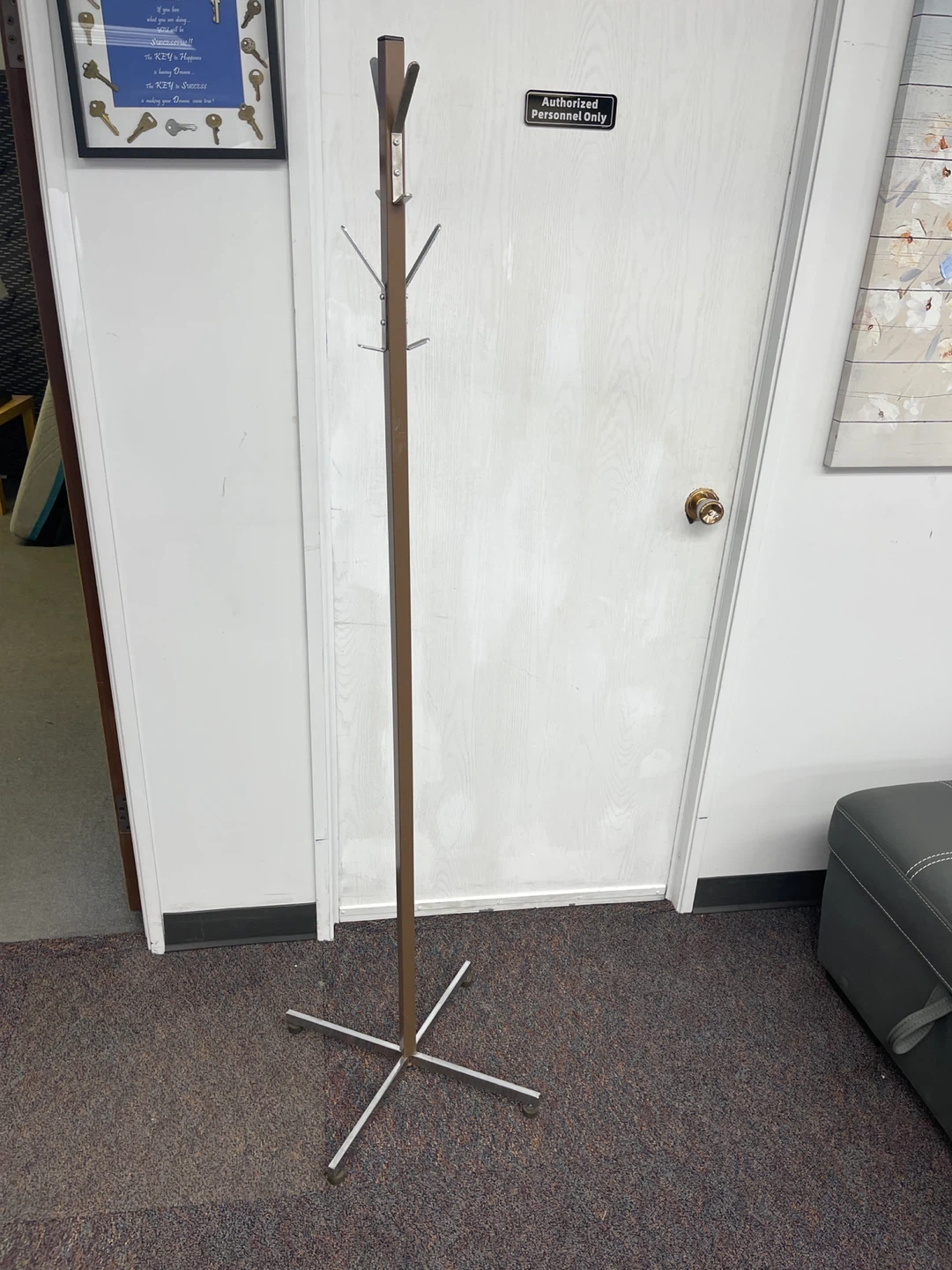 Two metal coat racks - photo 5