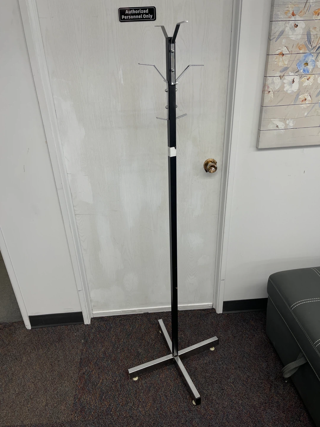 Two metal coat racks - photo 2