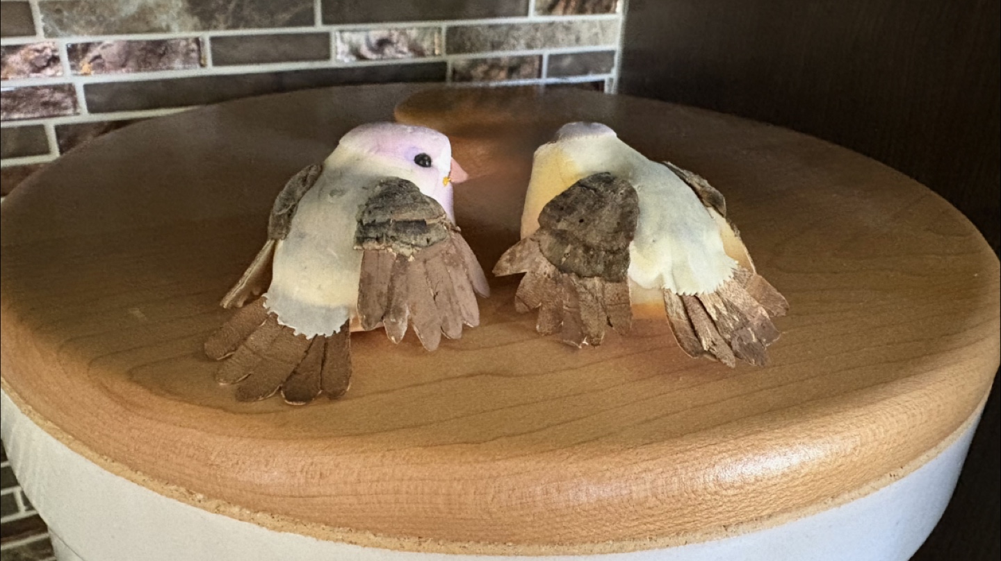 Pair of Small Papier-mâché Decorative Birds - photo 3