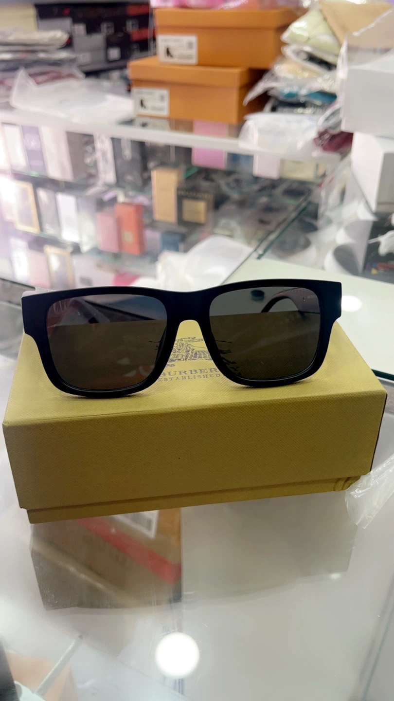 Burberry Sunglasses Black Square Frame - photo 3