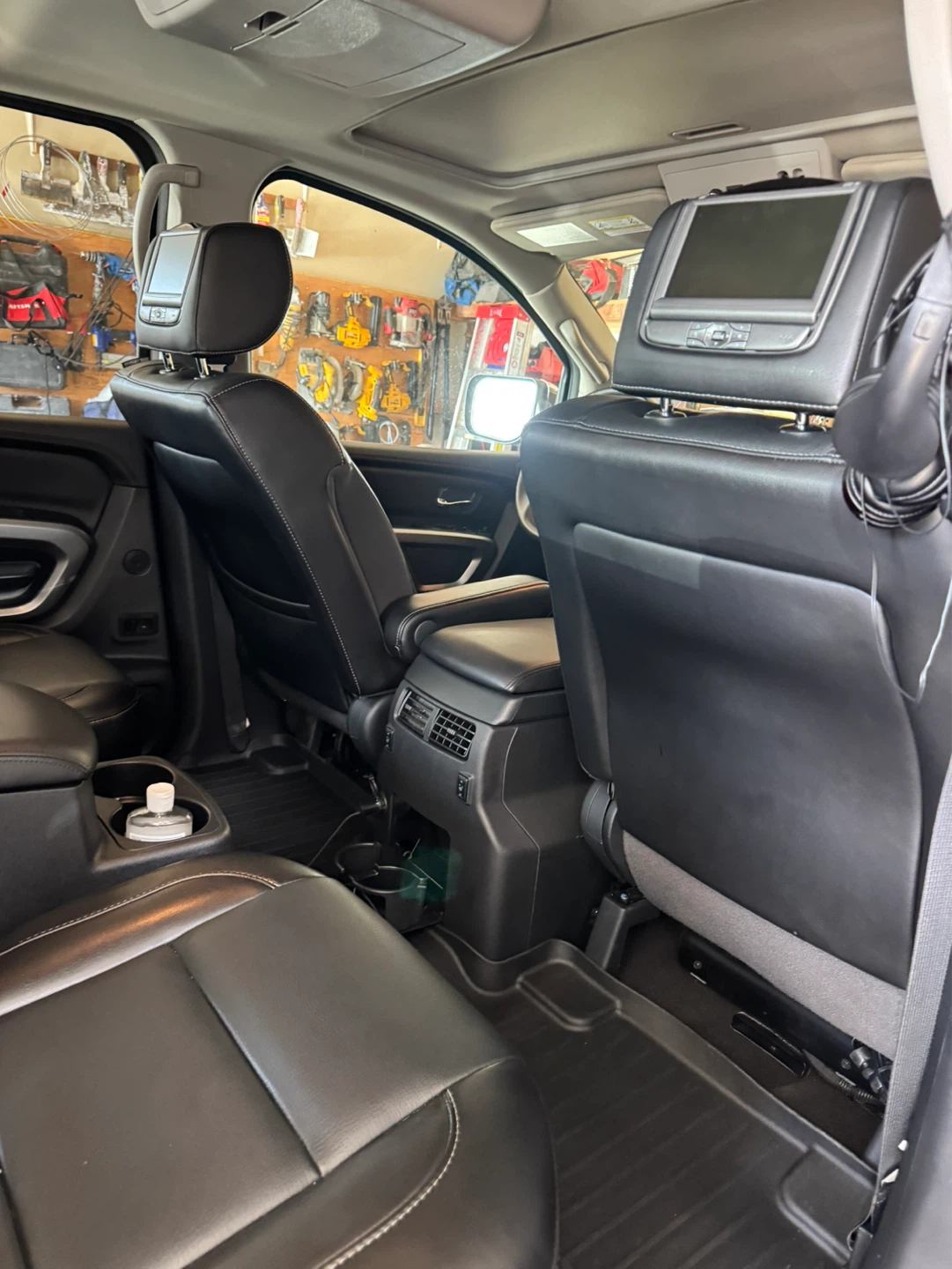 Nissan Armada Platinum - photo 2