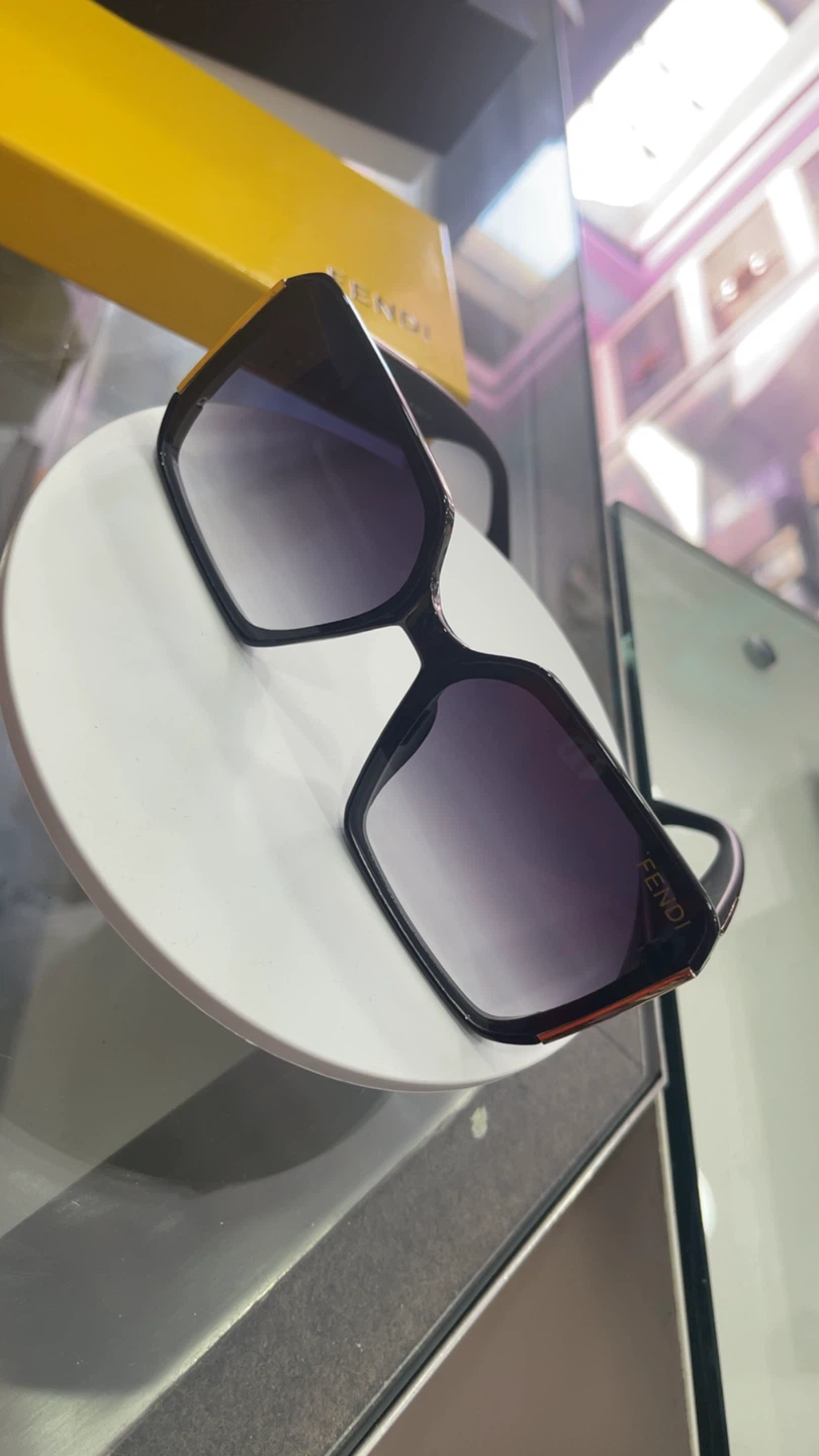 Fendi Sunglasses - photo 3