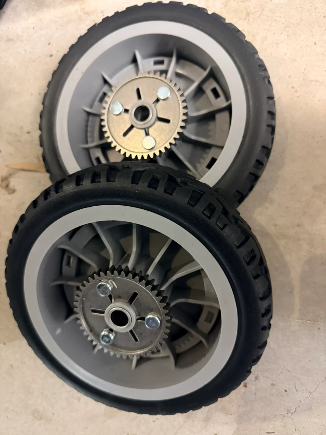 Toro 8" Wheels & Gear Pinions (2) - photo 2