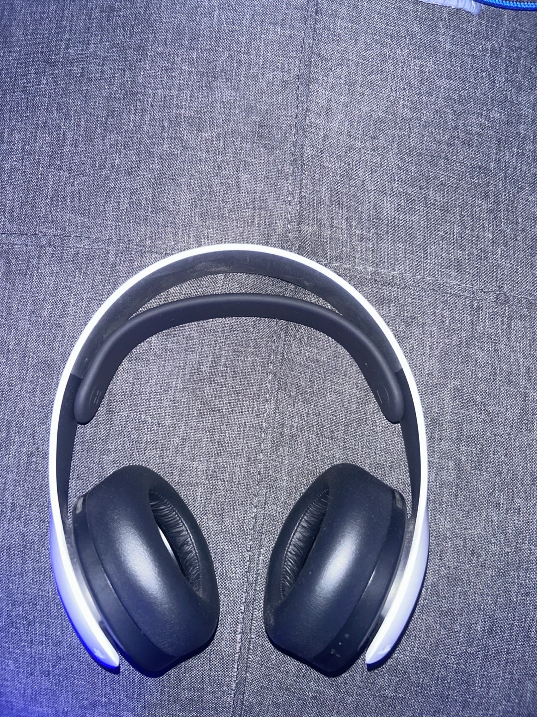 White ps5 headset
