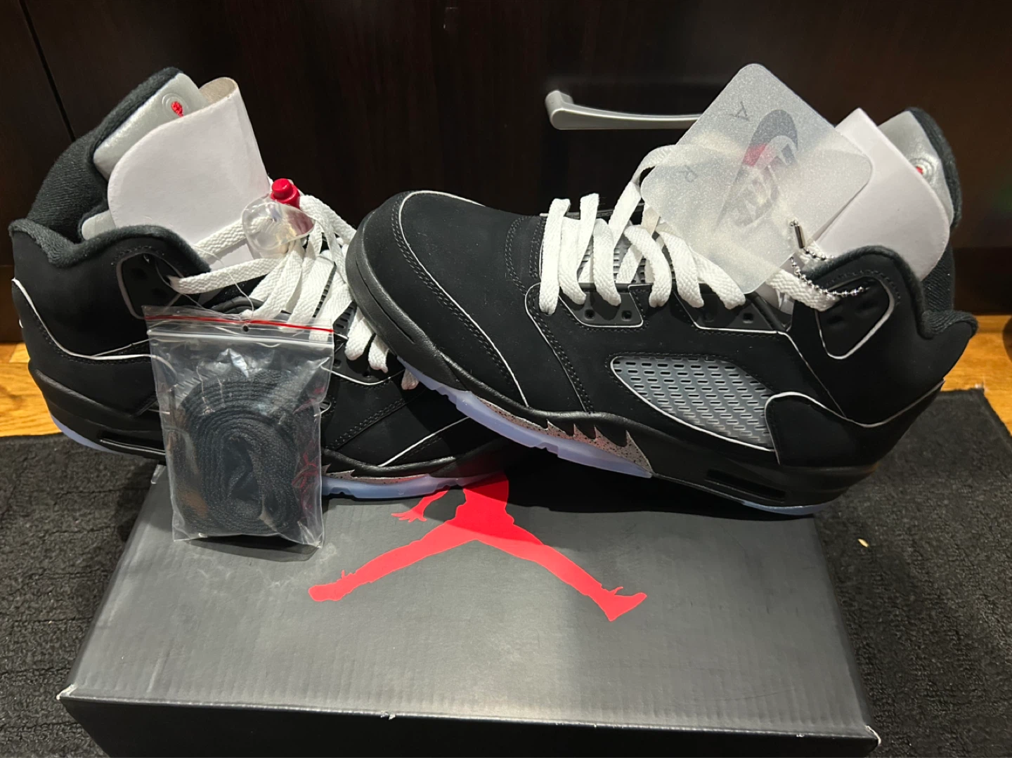 Air Jordan 5 Retro Black Metallic Silver - Size 8 - photo 2