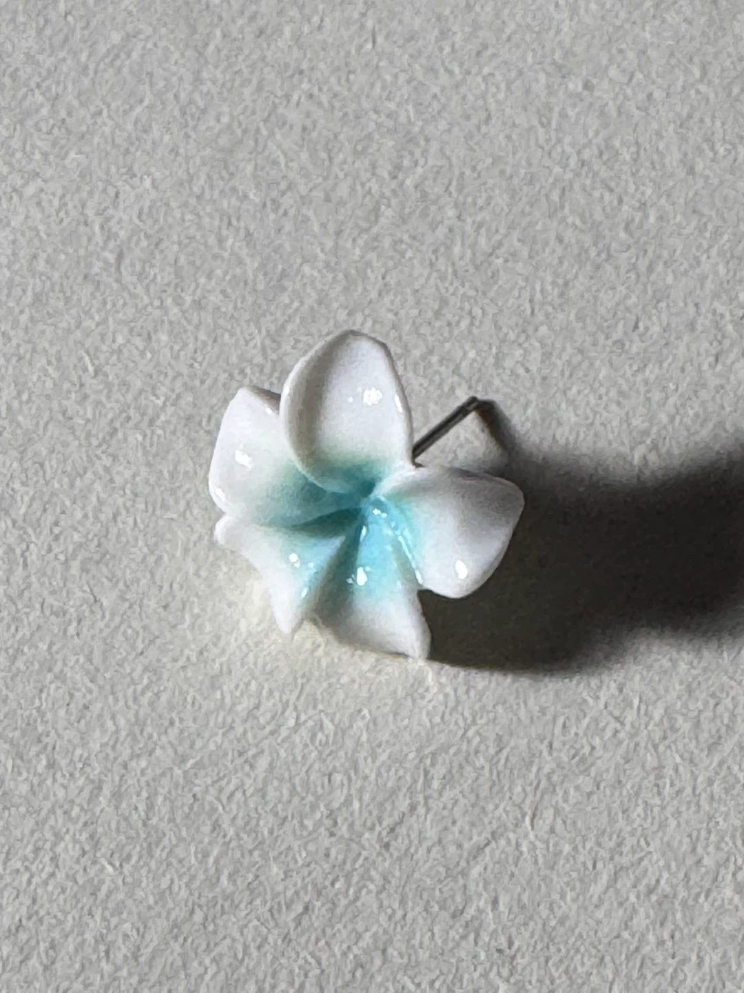 White and Blue Flower Stud Earrings - photo 3