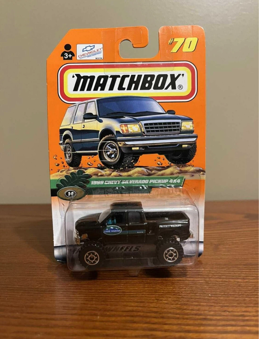 VINTAGE MATCHBOX SILVERADO & SUBURBAN (1:64 Scale diecast) - photo 4