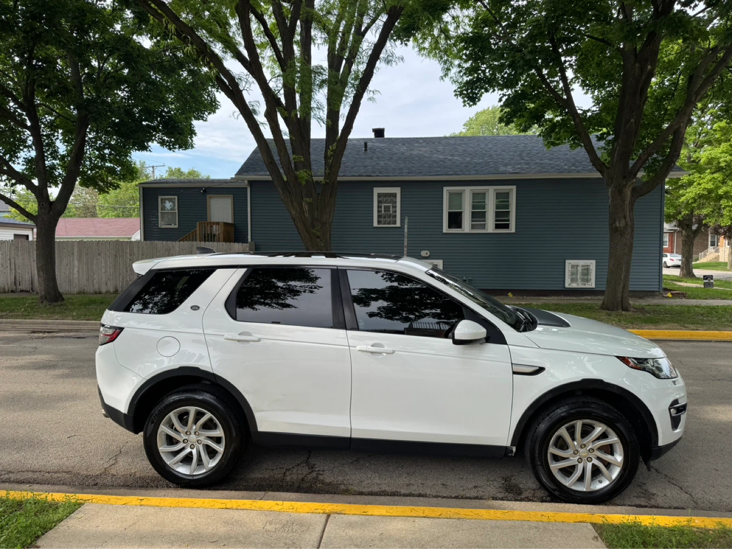 2017 Land Rover Discovery Sport · HSE Sport Utility 4D - photo 2