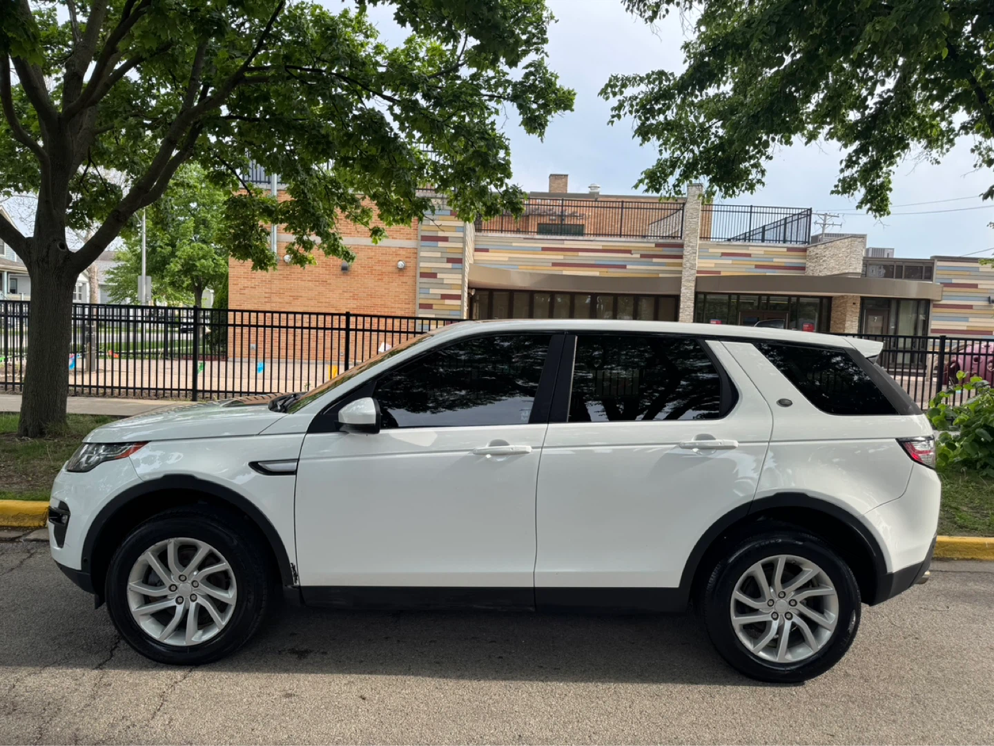 2017 Land Rover Discovery Sport · HSE Sport Utility 4D - photo 4