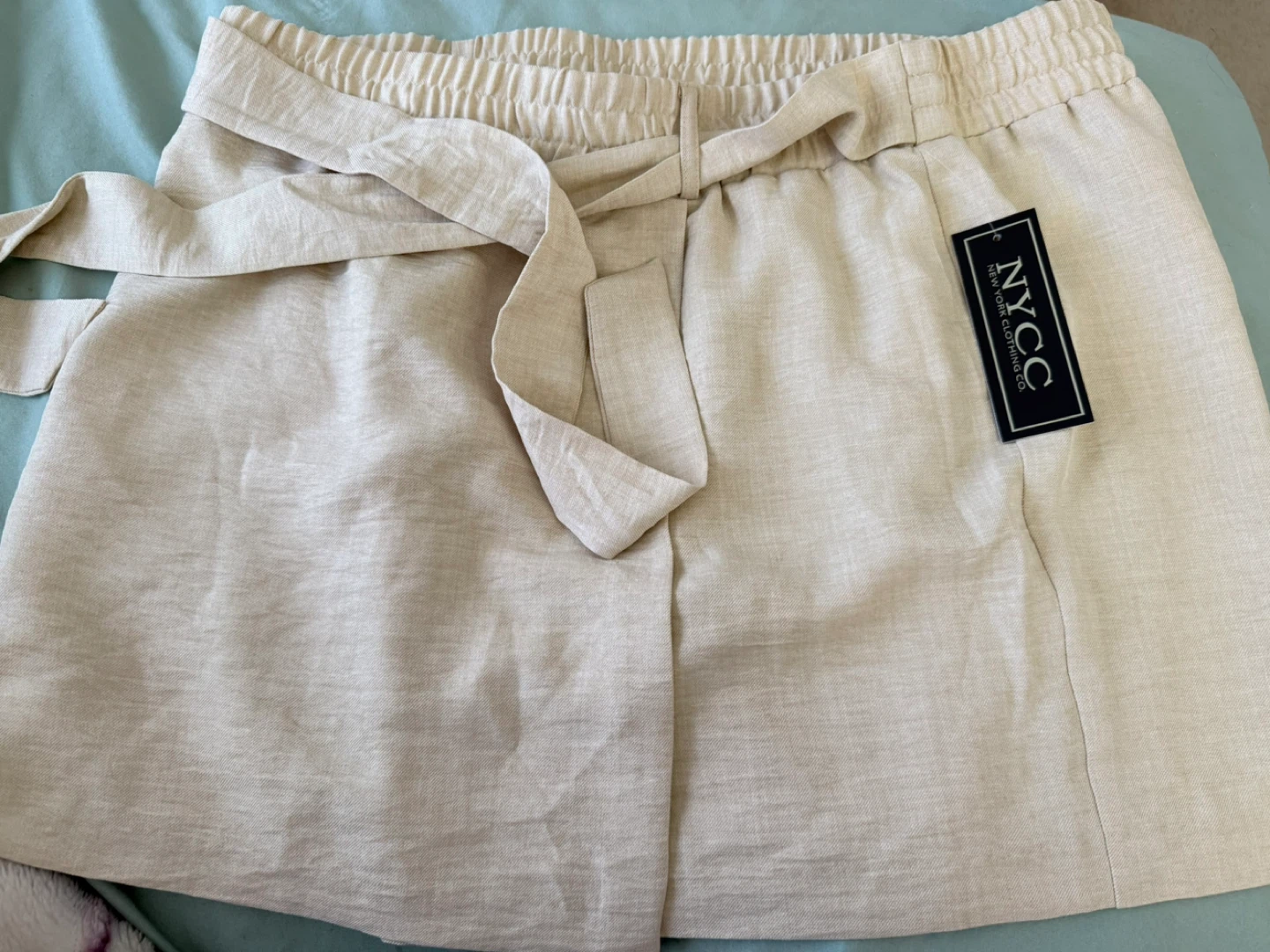 High Waisted Coral Shorts Size 10 - photo 4