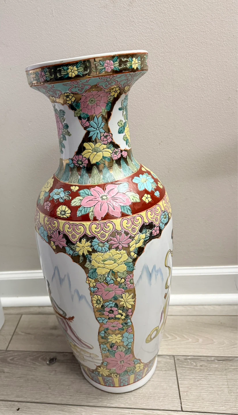 Large VTG Oriental Hand Painted Vase with Figures and Flowers - photo 5