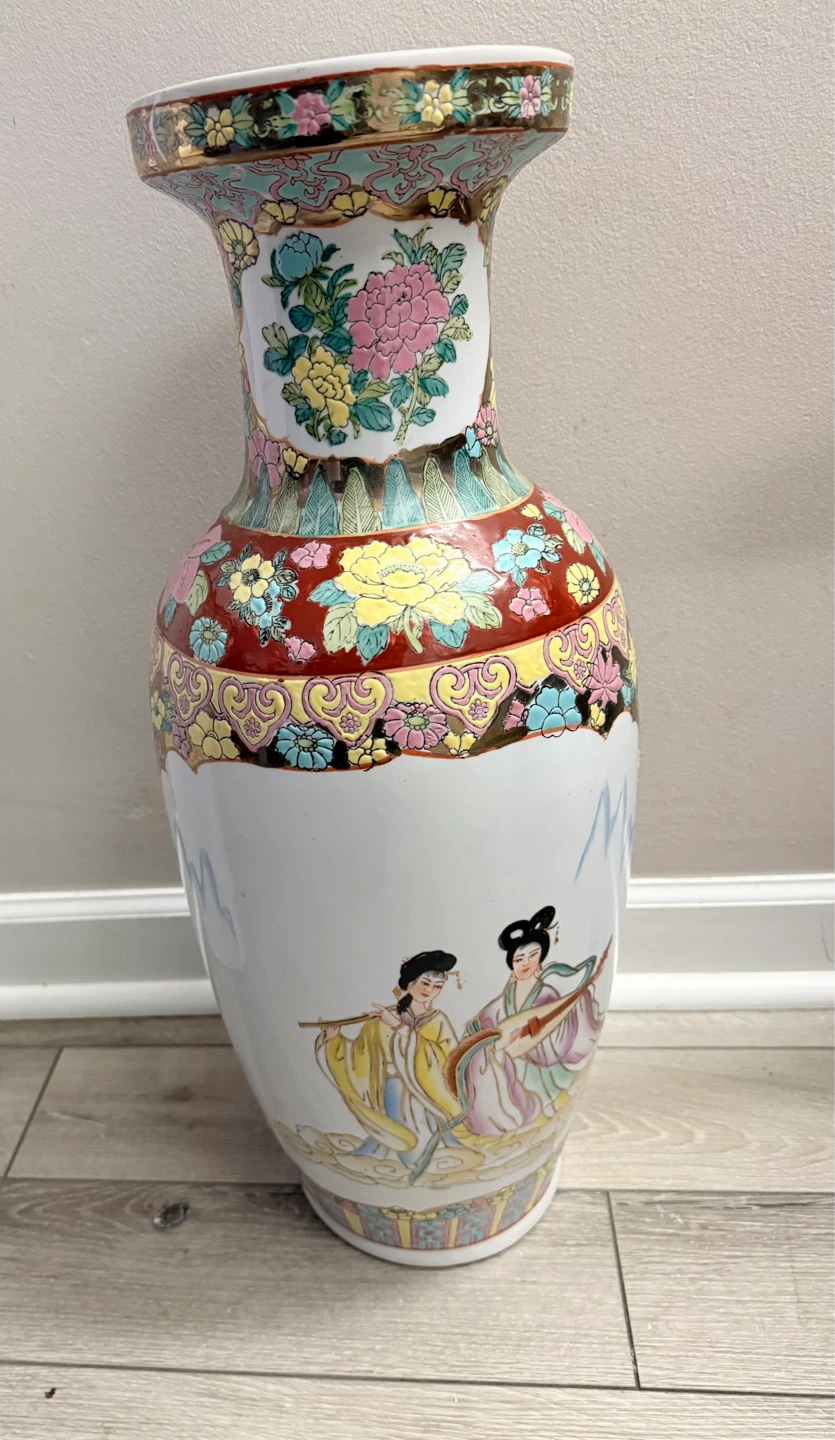 Large VTG Oriental Hand Painted Vase with Figures and Flowers - photo 4
