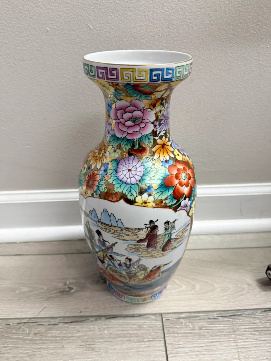 VTG Chinese Hand Painted Decorative Porcelain Vase - photo 2