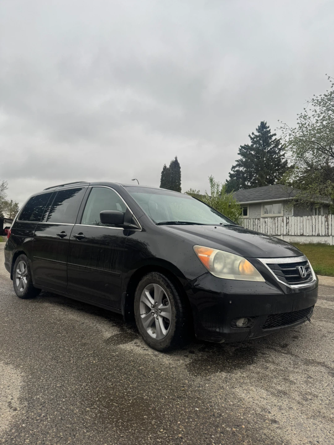 Black Honda Odyssey Minivan - photo 2