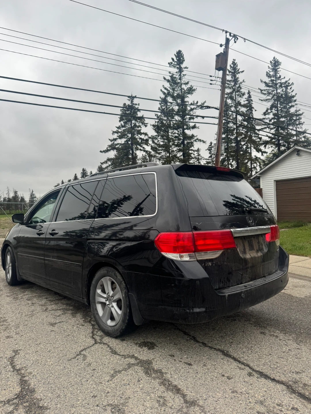 Black Honda Odyssey Minivan - photo 4