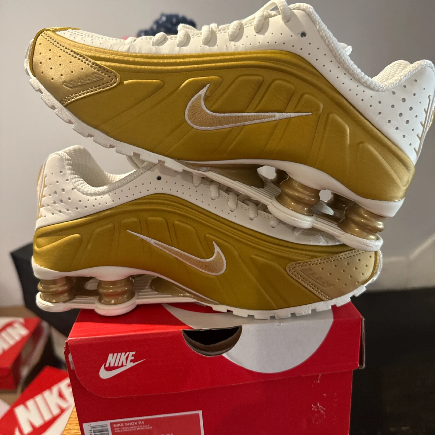Nike Shox R4 Sneakers White/Gold - photo 4