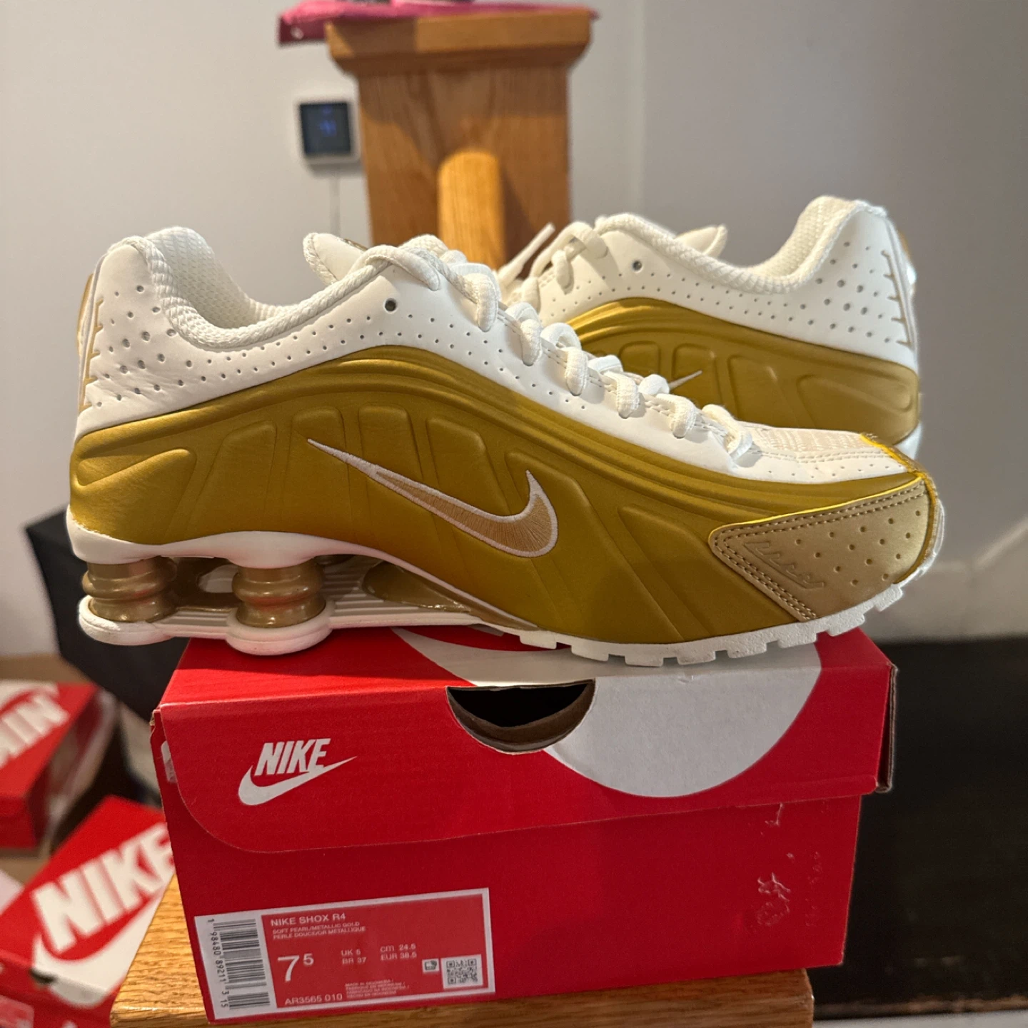 Nike Shox R4 Sneakers White/Gold - photo 3