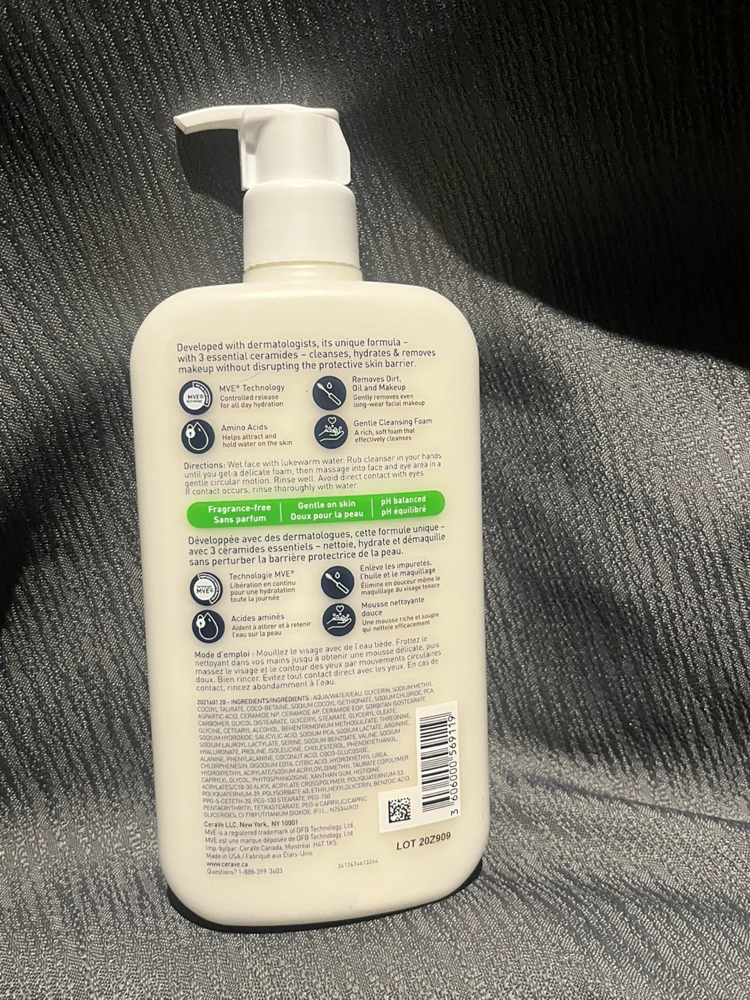 CeraVe Hydrating Cream-to-Foam Cleanser 562 mL - photo 2